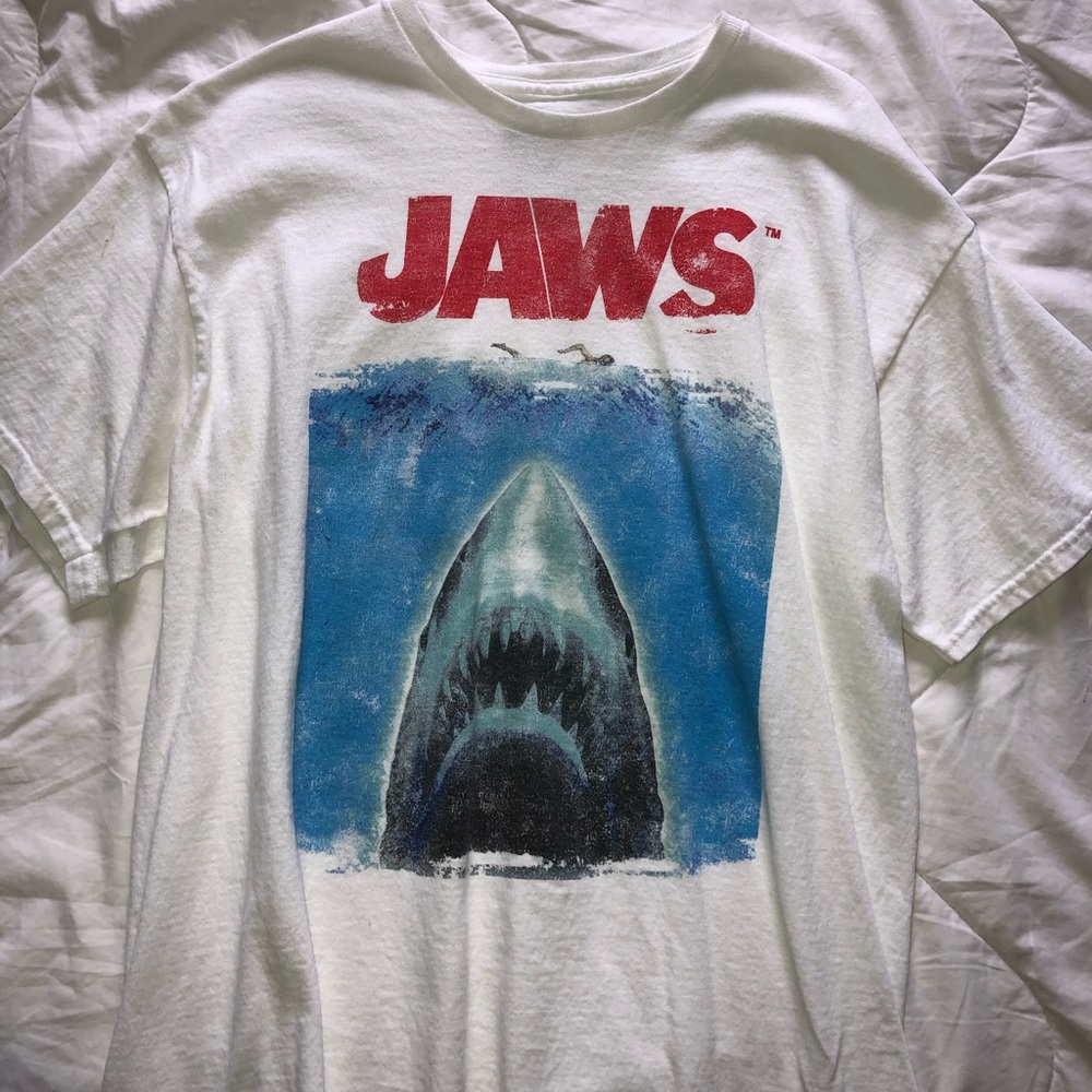 white jaws t-shirt 🦈